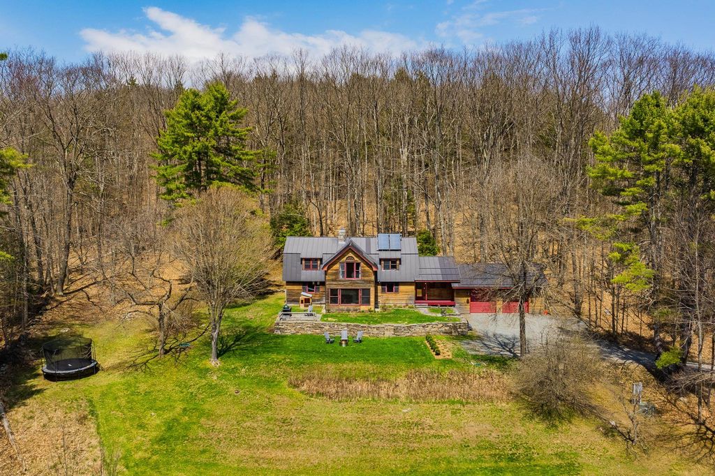 Image 2 of property listing at 1693 Five Corners Road, Thetford, VT 05074