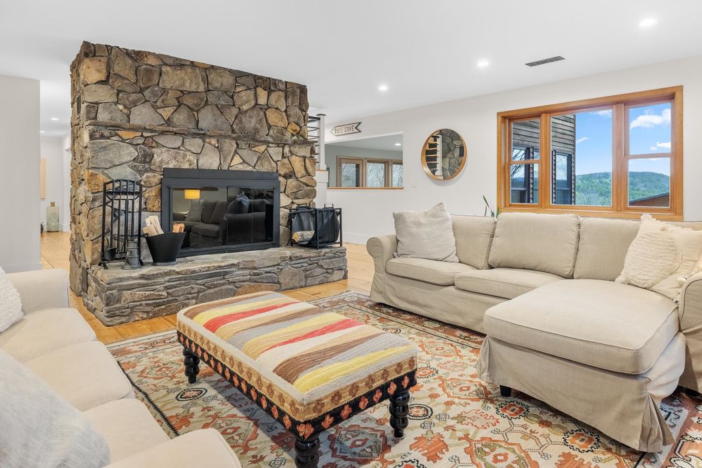 Image 18 of property listing at 1693 Five Corners Road, Thetford, VT 05074