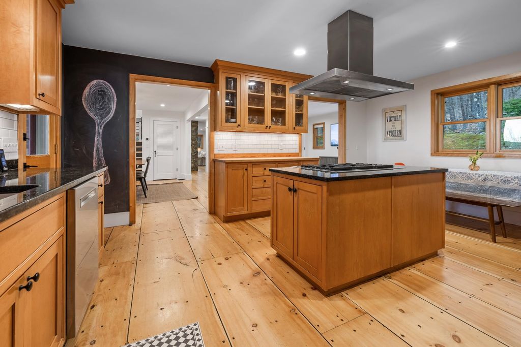 Image 9 of property listing at 1693 Five Corners Road, Thetford, VT 05074