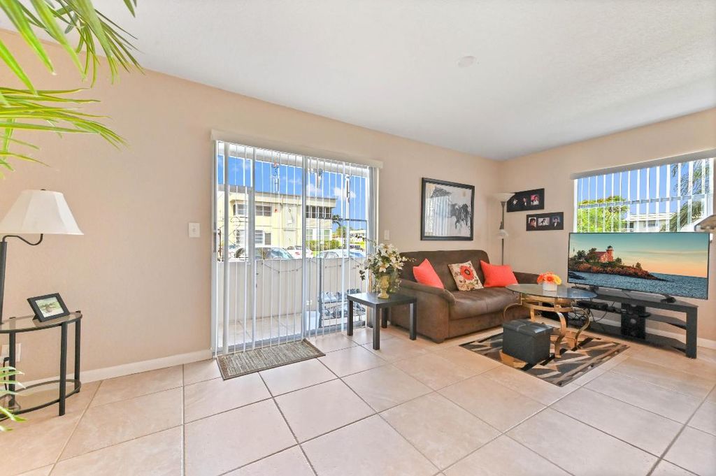 Image 12 of property listing at 262 Monaco F, Delray Beach, FL 33446