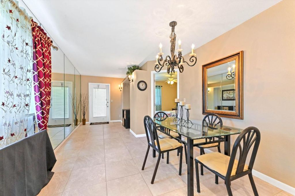 Image 4 of property listing at 262 Monaco F, Delray Beach, FL 33446