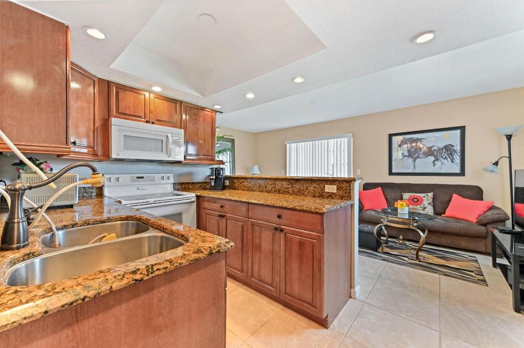 Image 5 of property listing at 262 Monaco F, Delray Beach, FL 33446