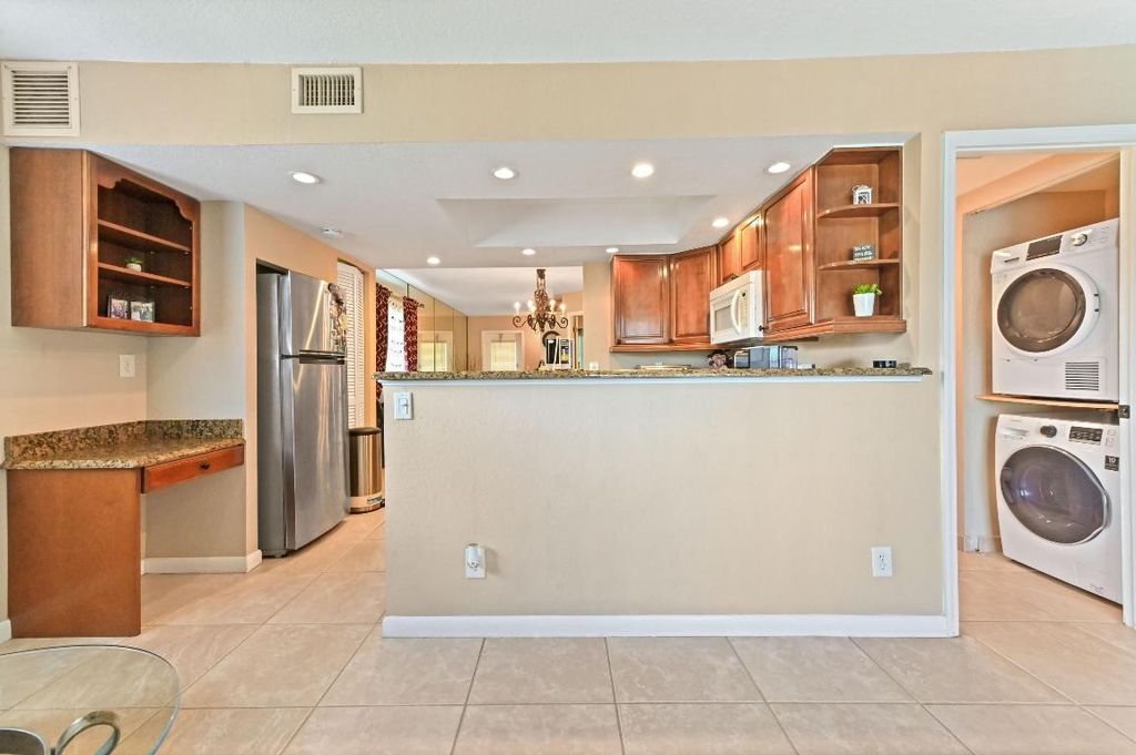 Image 7 of property listing at 262 Monaco F, Delray Beach, FL 33446