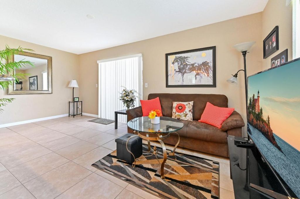 Image 8 of property listing at 262 Monaco F, Delray Beach, FL 33446