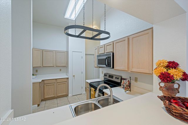 2610 W Chamberlain Street, Tucson, AZ 85745