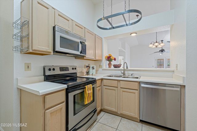 2610 W Chamberlain Street, Tucson, AZ 85745
