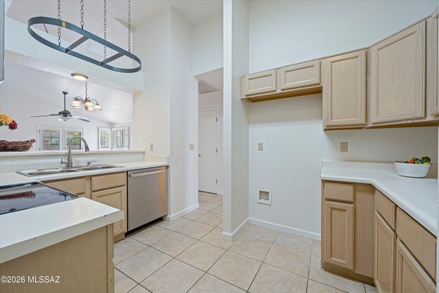 2610 W Chamberlain Street, Tucson, AZ 85745