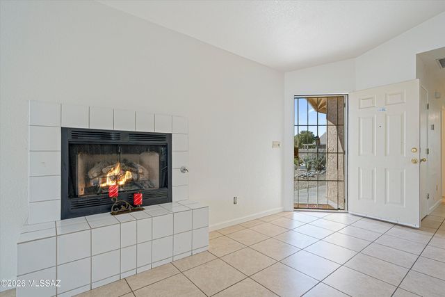 2610 W Chamberlain Street, Tucson, AZ 85745