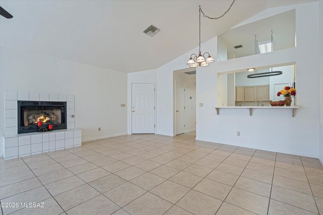 2610 W Chamberlain Street, Tucson, AZ 85745