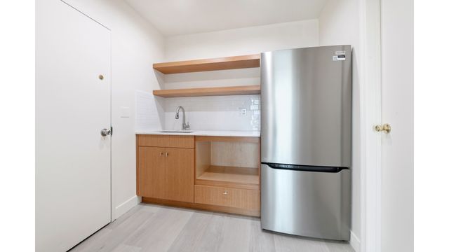 235 W 102nd St Apt 6D, New York City, NY 10025