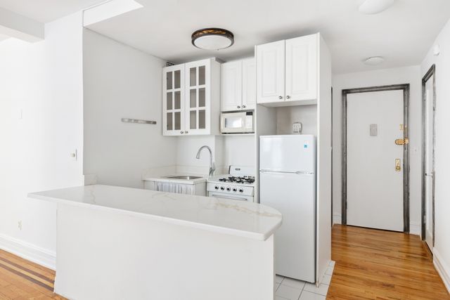 235 W 102nd St Apt 6D, New York City, NY 10025