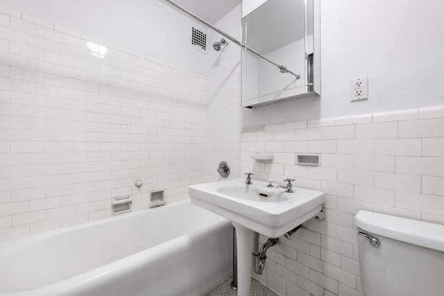 235 W 102nd St Apt 6D, New York City, NY 10025
