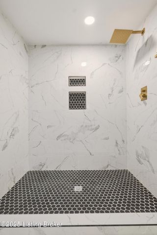 702 Gheens Ave, Louisville, KY 40214