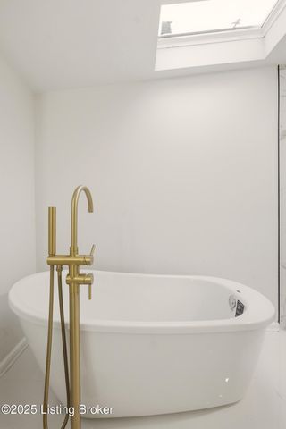 702 Gheens Ave, Louisville, KY 40214