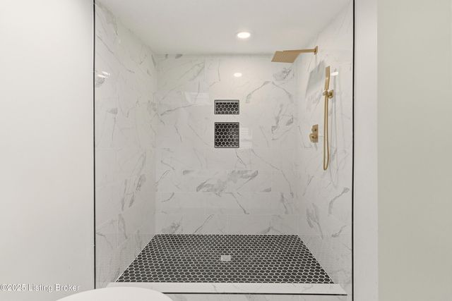 702 Gheens Ave, Louisville, KY 40214