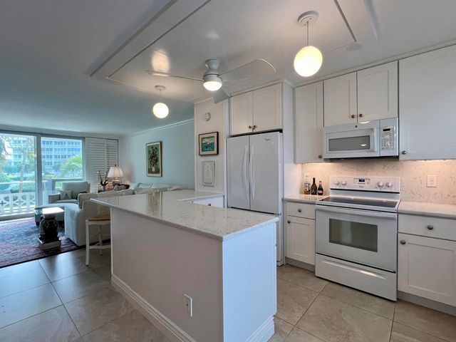 139 Sunrise Avenue 204, Palm Beach, FL 33480