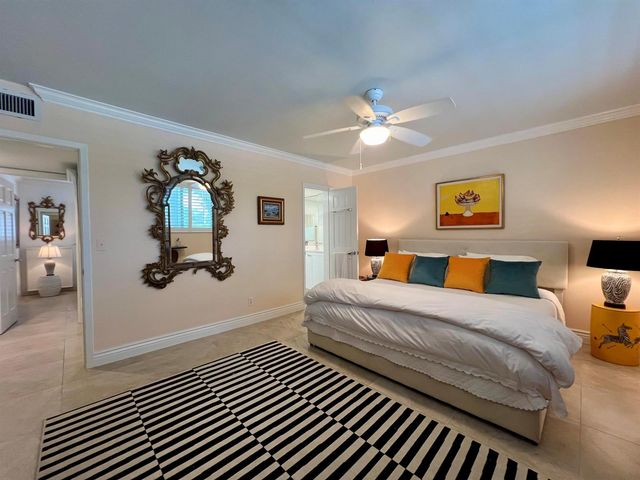 139 Sunrise Avenue 204, Palm Beach, FL 33480