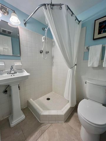 139 Sunrise Avenue 204, Palm Beach, FL 33480