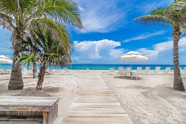 139 Sunrise Avenue 204, Palm Beach, FL 33480