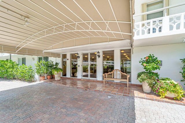 139 Sunrise Avenue 204, Palm Beach, FL 33480