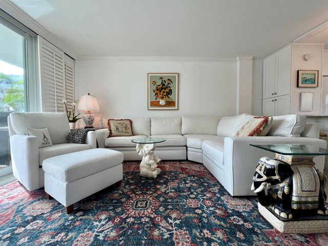 139 Sunrise Avenue 204, Palm Beach, FL 33480