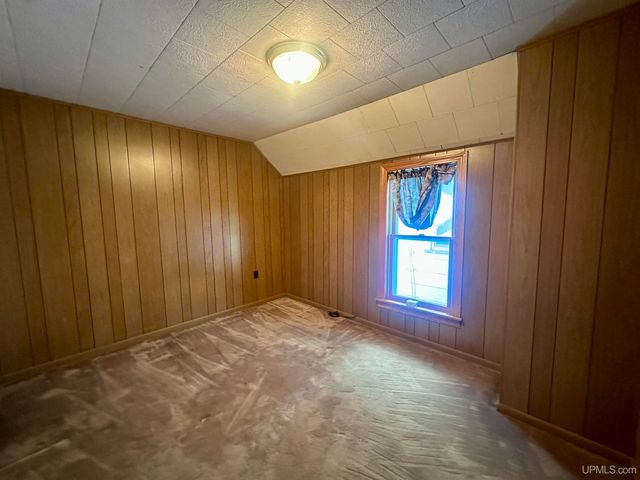 404 S 15th Street, Escanaba, MI 49829