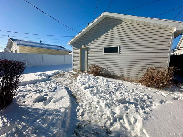 404 S 15th Street, Escanaba, MI 49829