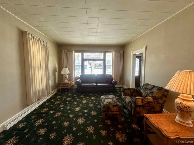 404 S 15th Street, Escanaba, MI 49829