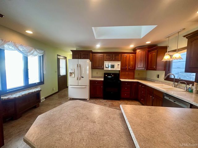 404 S 15th Street, Escanaba, MI 49829