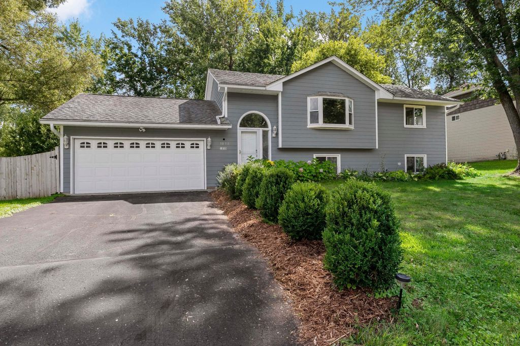1050 Lantern Lane, Lino Lakes, MN 55014