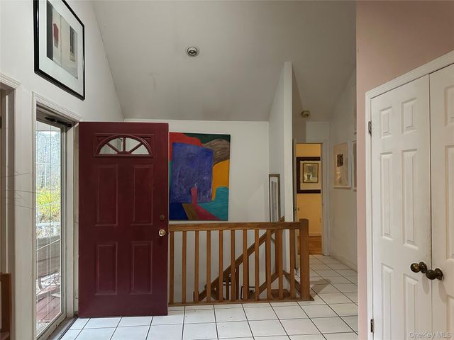 9 Woodview Way, Hampton Bays, NY 11946