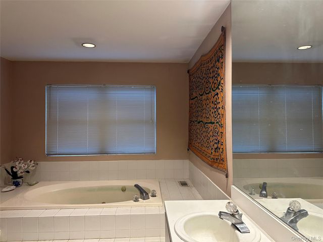 9 Woodview Way, Hampton Bays, NY 11946