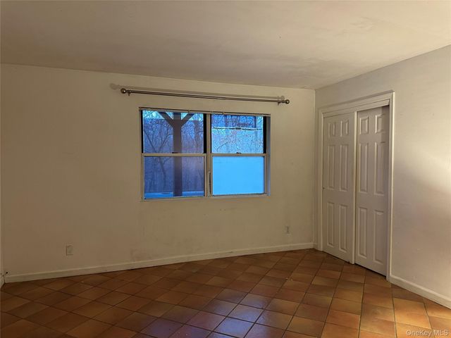 9 Woodview Way, Hampton Bays, NY 11946