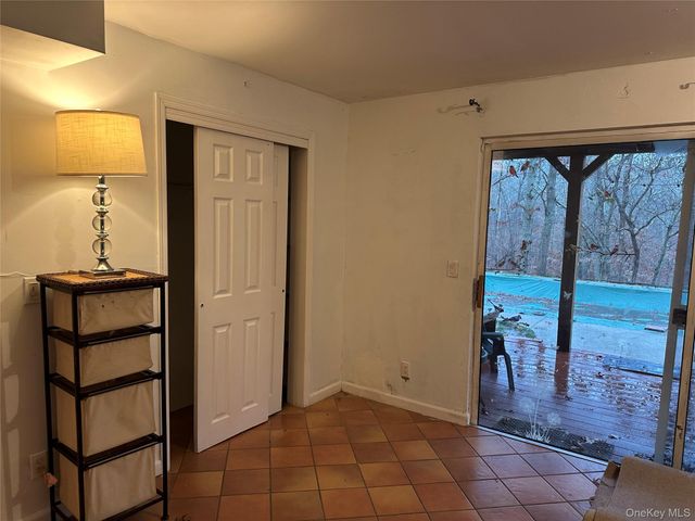 9 Woodview Way, Hampton Bays, NY 11946