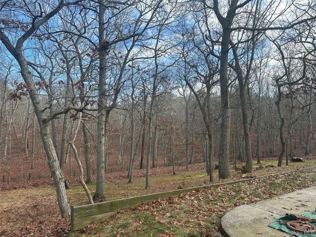 9 Woodview Way, Hampton Bays, NY 11946