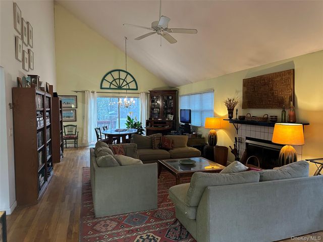 9 Woodview Way, Hampton Bays, NY 11946