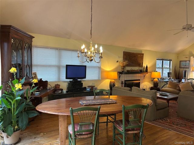 9 Woodview Way, Hampton Bays, NY 11946