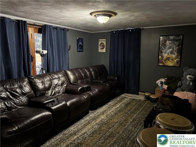 2820 Green Acres Drive, Salisbury Twp, PA 18103