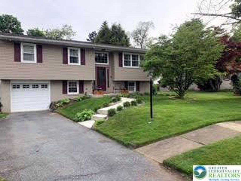 2820 Green Acres Drive, Salisbury Twp, PA 18103