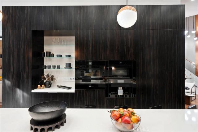 5535 Shirley Avenue, Tarzana, CA 91356