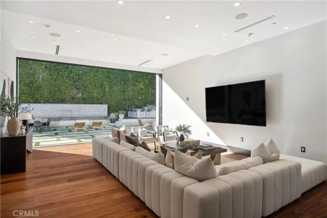 5535 Shirley Avenue, Tarzana, CA 91356