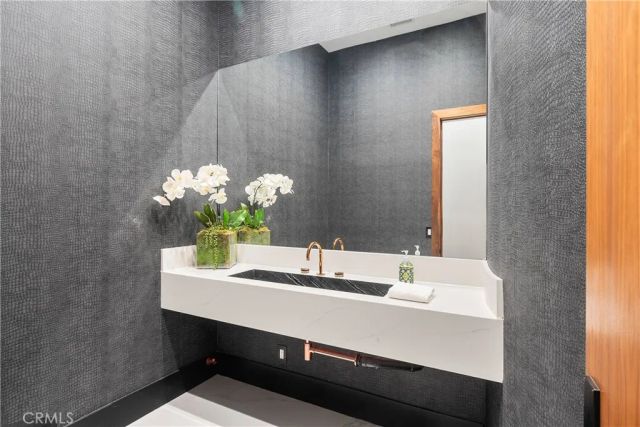 5535 Shirley Avenue, Tarzana, CA 91356