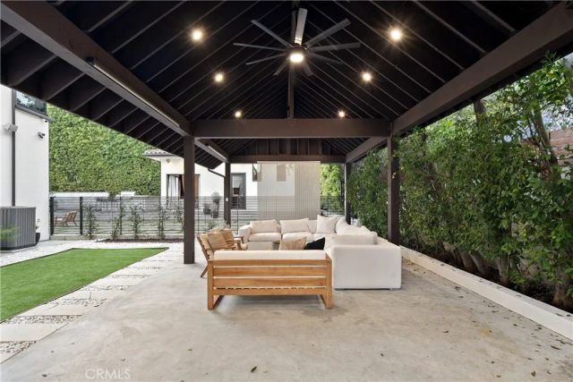 5535 Shirley Avenue, Tarzana, CA 91356