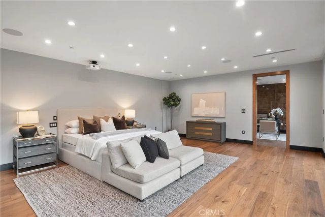 5535 Shirley Avenue, Tarzana, CA 91356