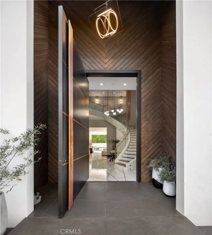 5535 Shirley Avenue, Tarzana, CA 91356