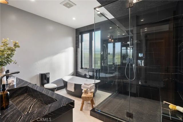 5535 Shirley Avenue, Tarzana, CA 91356