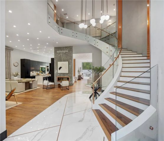 5535 Shirley Avenue, Tarzana, CA 91356