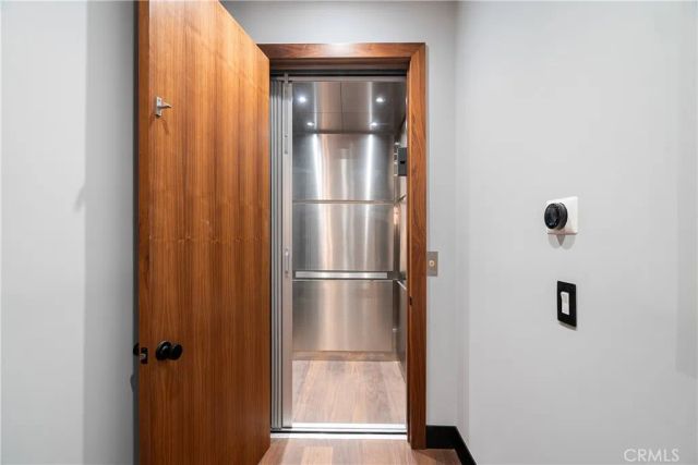 5535 Shirley Avenue, Tarzana, CA 91356