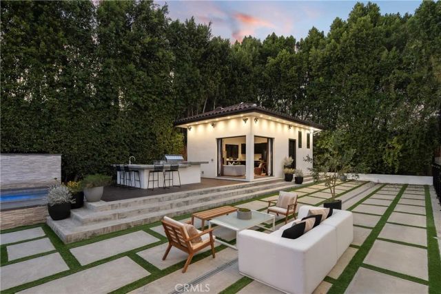 5535 Shirley Avenue, Tarzana, CA 91356