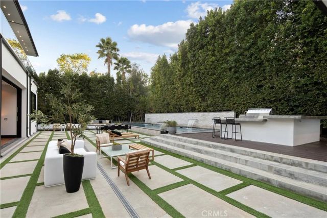 5535 Shirley Avenue, Tarzana, CA 91356